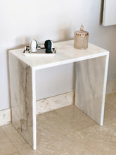 Cargar imagen en el visor de la galería, Ilia Side Table