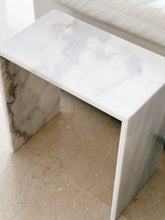 Cargar imagen en el visor de la galería, Ilia Side Table