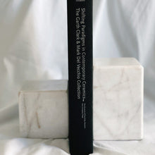 Cargar imagen en el visor de la galería, Cube Bookend Set