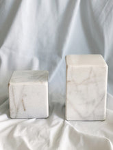 Cargar imagen en el visor de la galería, Cube Bookend Set