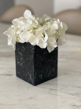 Cargar imagen en el visor de la galería, Ulla small vase